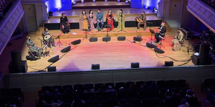 Koma Ma’dan Paris’te coşkulu konser