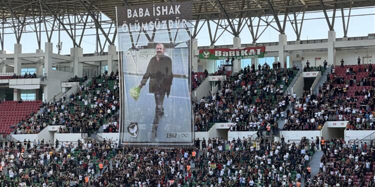 Amedspor taraftarları Önder’i unutmadı: Baba İshak ölümsüzdür
