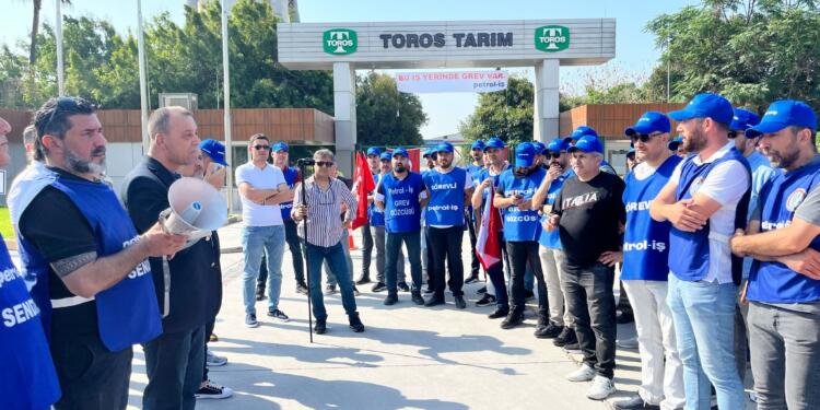 DEM Parti grevdeki Toros Tarım işçilerini ziyaret etti