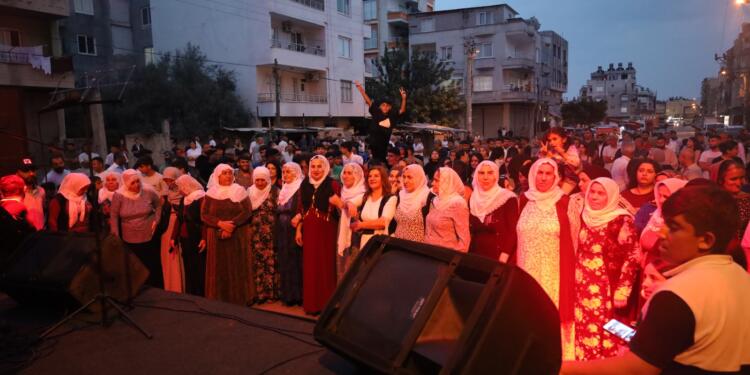Akdeniz’de Kürt Dil Bayramı şenliği düzenlendi