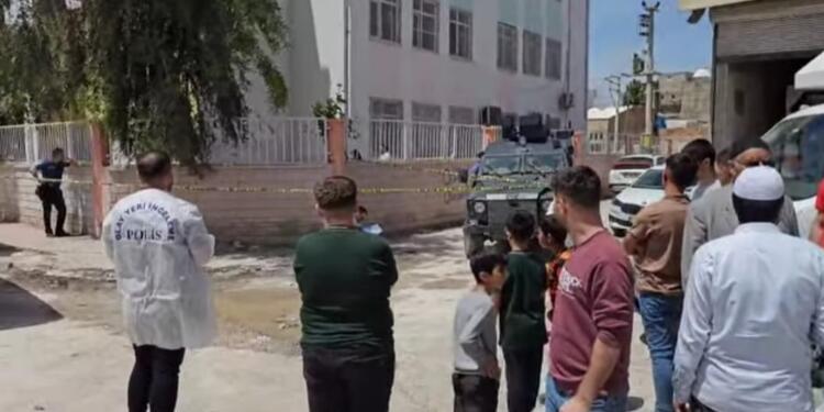 Qoser’de bir öğretmen öldürüldü