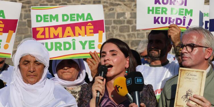Kürt Dil Bayramı etkinlikleri devam ediyor: Kürtçe yasakları kaldırılsın