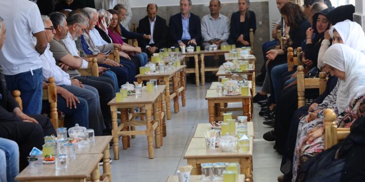 Eş Genel Başkanlar Sağlam’ın taziyesini ziyaret etti