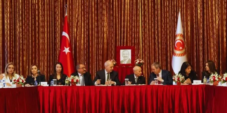Bahçeli Meclis’te Önder için düzenlenen anmaya katıldı