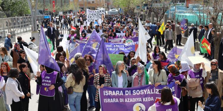 Wan’da 1 Mayıs coşkuyla kutlandı: Emek bizim, söz bizim
