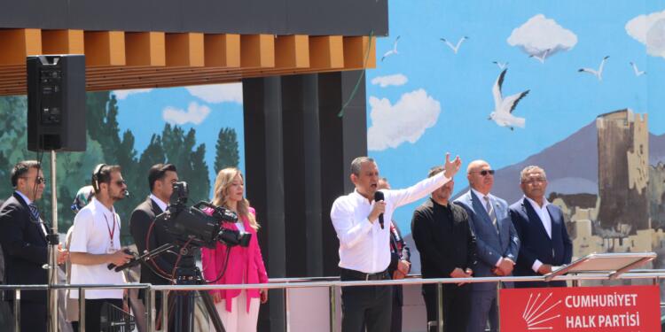 Özgür Özel: Kayyımlar son bulmalı, tutsaklar özgür kalmalı