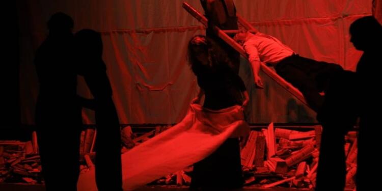 Müdür uygun görmedi: Kürtçe oyuna salon verilmedi