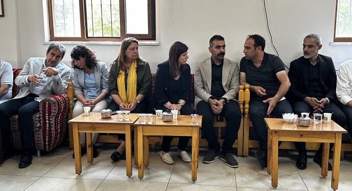 Amed’deki yangında yaşamını yitirenlerin taziyesine ziyaret