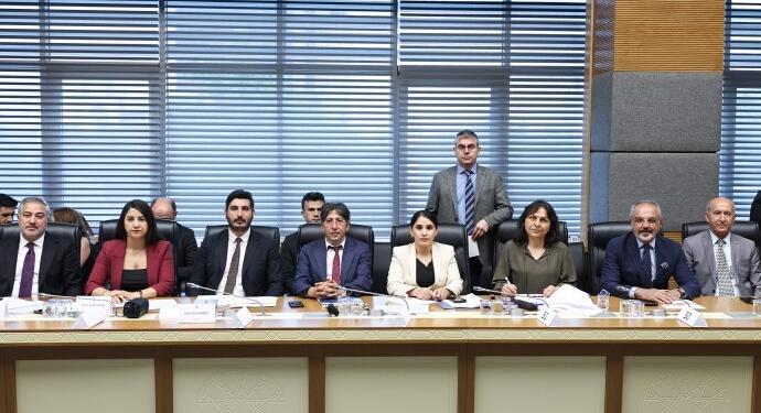 DEM Parti’nin Kovid-19 düzenlemesi önergesi reddedildi