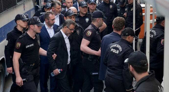 İBB soruşturmasında belediye başkanları dahil 22 kişi tutuklandı