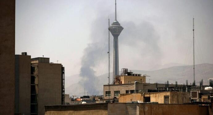 İsrail ordusu İran devlet televizyonuna saldırdı