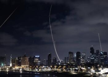 İran, İsrail’e yönelik yeni bir füze saldırısı başlattı