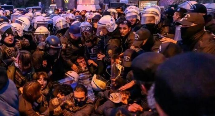 Af Örgütü: Saldırılar insanlık dışı ve işkence kapsamında