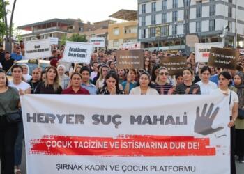 Şirnex’te yüzlerce kişi çocuklar için yürüdü