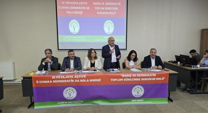 DEM Parti baro başkanları ve hukukçularla Wan’da buluştu