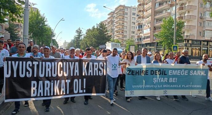 Amed’de uyuşturucuya karşı yürüyüş