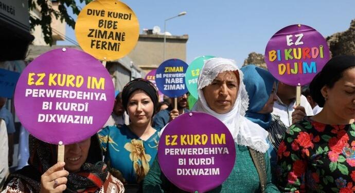 Anadilde eğitim: Türkiye ‘beka sorunu’ diyor, dünya yasal güvence altına alıyor