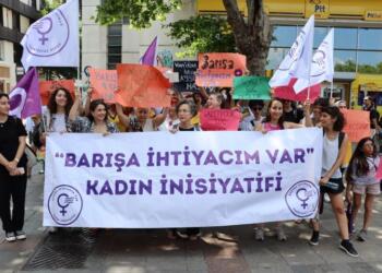 Tutsak kadınlara kart gönderdiler: Yalnız değilsiniz