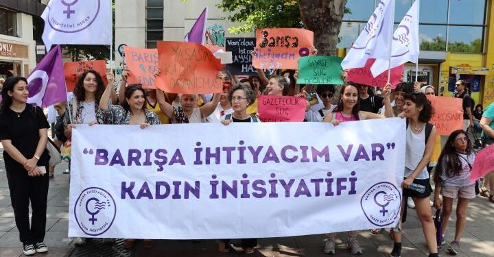 Tutsak kadınlara kart gönderdiler: Yalnız değilsiniz