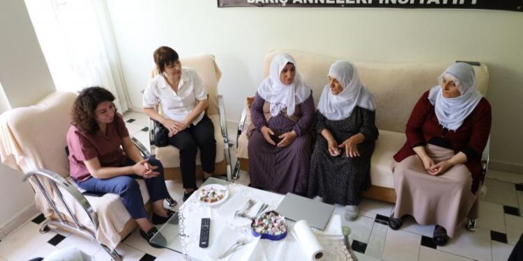 DEM Parti Kadın Meclisi’nden Barış Anneleri’ne ziyaret