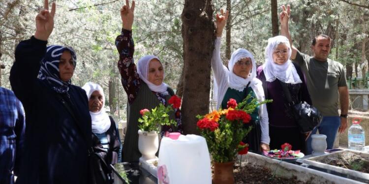 Birçok kentte mezarlık ziyaretleri: Onurlu bir barış olana kadar mücadele edeceğiz