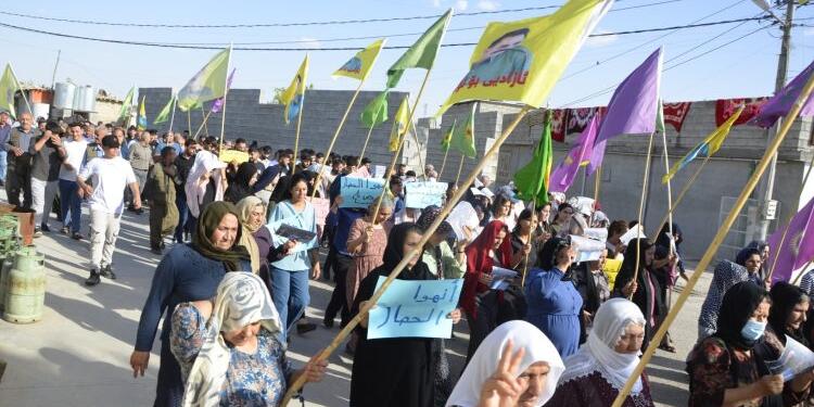 Mexmûr’da yurttaşlar ablukaya karşı yürüdü