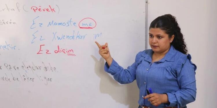 Dili yok olmaktan kurtarıyorlar