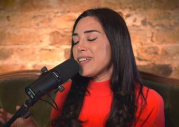 Suna Alan’dan Herediya ‘Küsmüş’ performansı