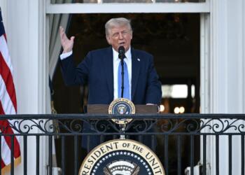 Trump’tan 12 ülke vatandaşına yasak