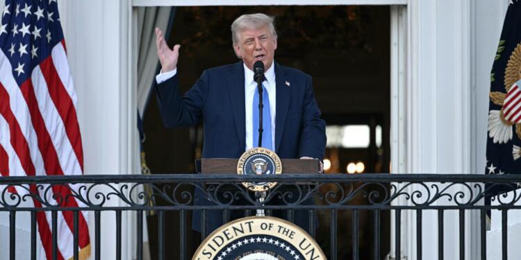 Trump’tan 12 ülke vatandaşına yasak