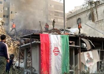 Rizgar Roşanî: Rejim çökmenin eşiğinde, Kürt güçleri sorumlu davranmalı