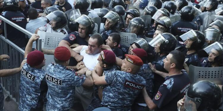‘Paşinyan iktidarı kaybetme korkusu yaşıyor’
