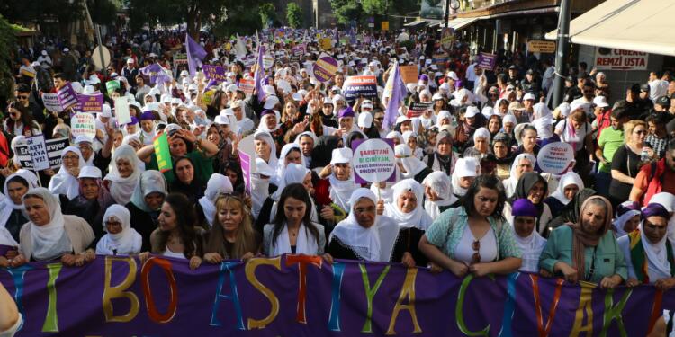 Yürüyüşe katılan kadınlar: Öcalan’ın özgürlüğü sağlanmalı
