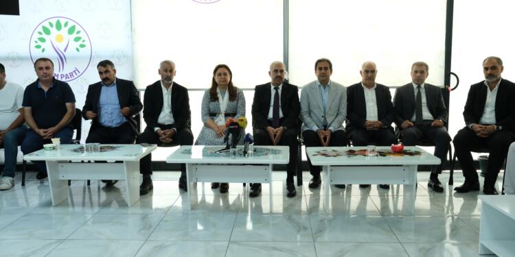 AKP İl Başkanı: Öcalan barış elini uzattı