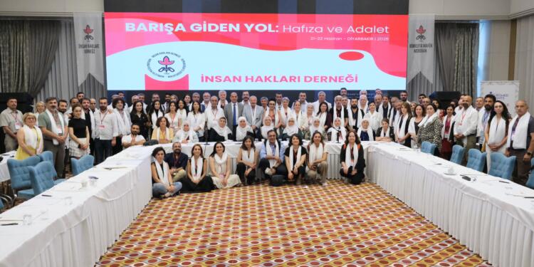 Gerilla ve asker aileleri buluşmasında barış talebi yükseldi