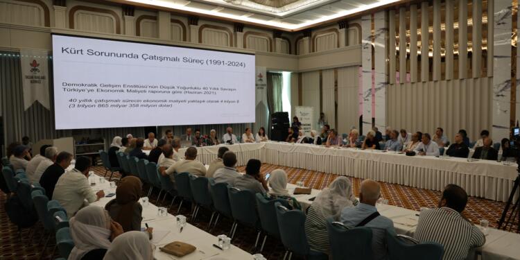 Eren Bülbül ve Uğur Kaymaz’ın annelerinden barış mesajı