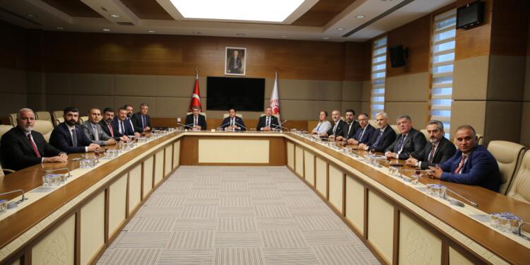 16 baro başkanı Meclis’te siyasi partilerle görüşüyor