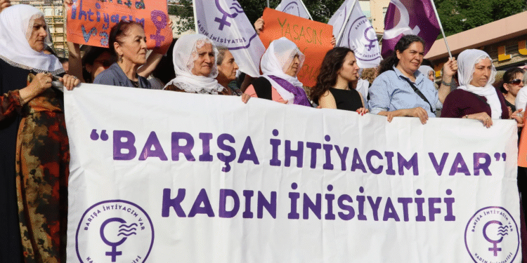 Kadınlardan çağrı: ‘8 Temmuz’da Meclis önünde buluşalım’