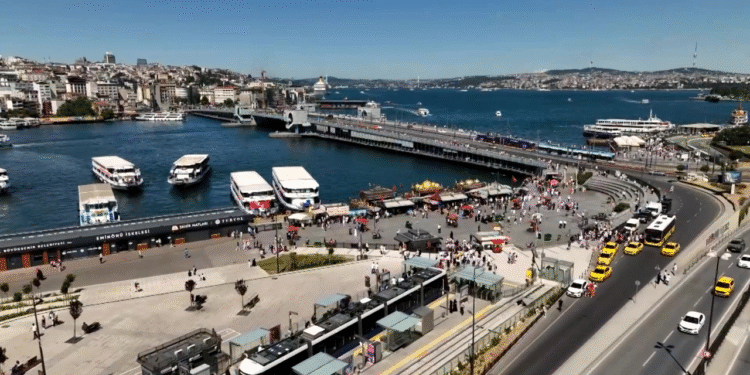 Ekonomik kriz halkı eve kapattı