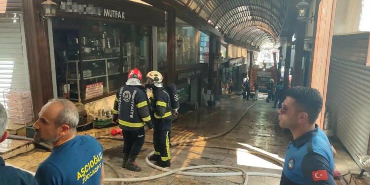 Denizli’de tarihi çarşıda yangın çıktı
