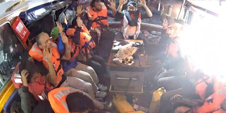 İsrail Madleen gemisine saldırdı: Aktivistler gözaltında