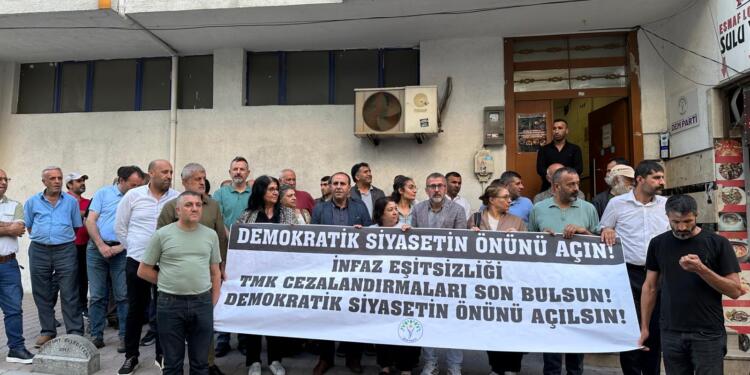 DEM Parti İstanbul’un bir çok ilçesinde ‘infaz düzenlemesini’ protesto etti