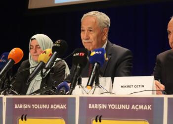 Bülent Arınç: Öcalan Meclis’te değil sokakta konuşsun
