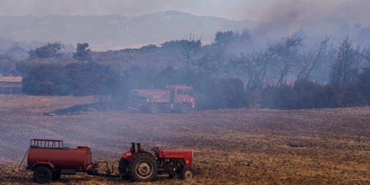 Foça’daki yangın büyüdü: 20 ev boşaltıldı