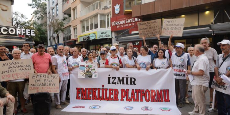 Emekliler hakları için sokağa çıktı