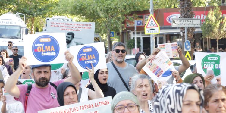 Kadınlar İzmir’de uyuşturucuya karşı yürüdü