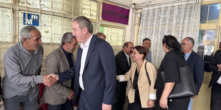 Bakırhan Qers’te yurttaşlarla bayramlaştı