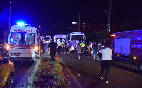 Manisa’da işçi servisi kaza yaptı