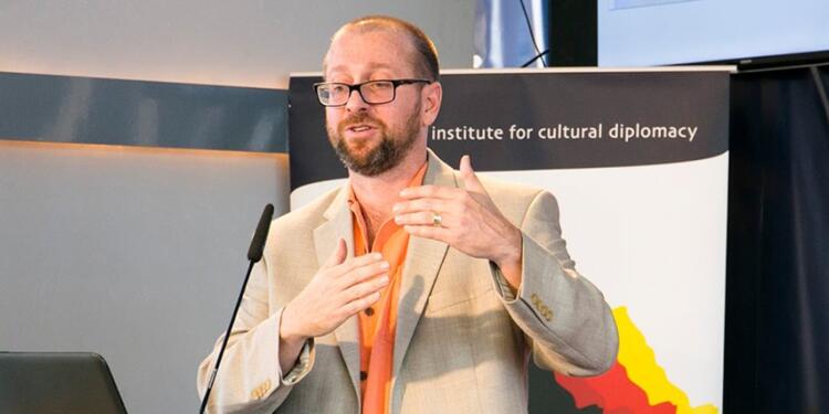 Miley: Barış sürecinin başarısı için Öcalan özgür olmalı