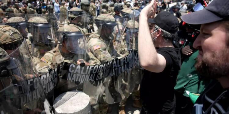 Los Angeles’ta protestolar sürüyor: Trump 2 bin asker görevlendirdi